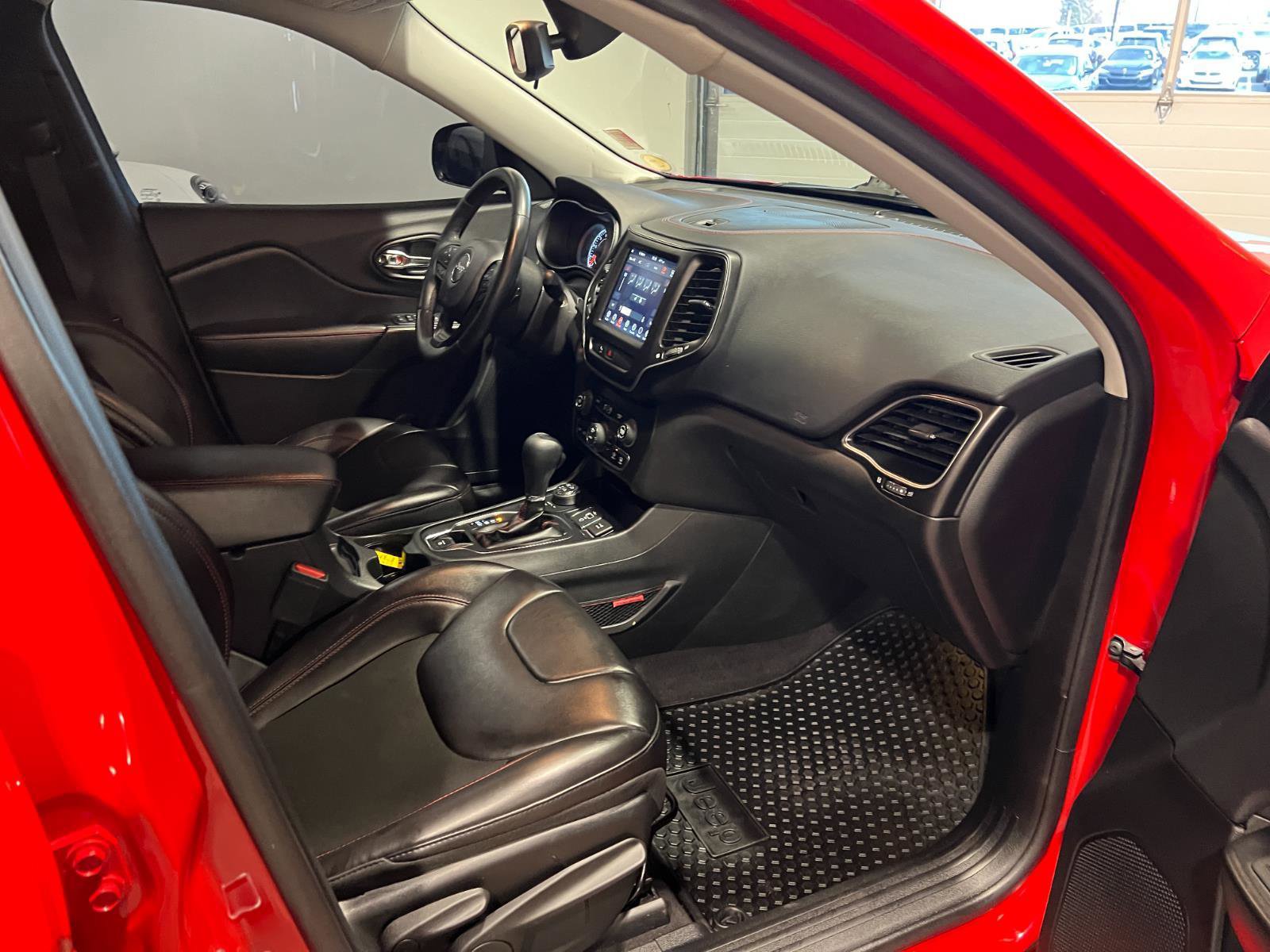 Used 2019 Jeep Cherokee Trailhawk w/ Cold Weather Group image 36