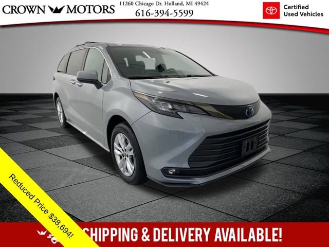 Used 2022 Toyota Sienna XLE Woodland Edition