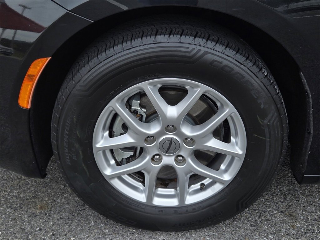 Used 2022 Chrysler Voyager LX image 18