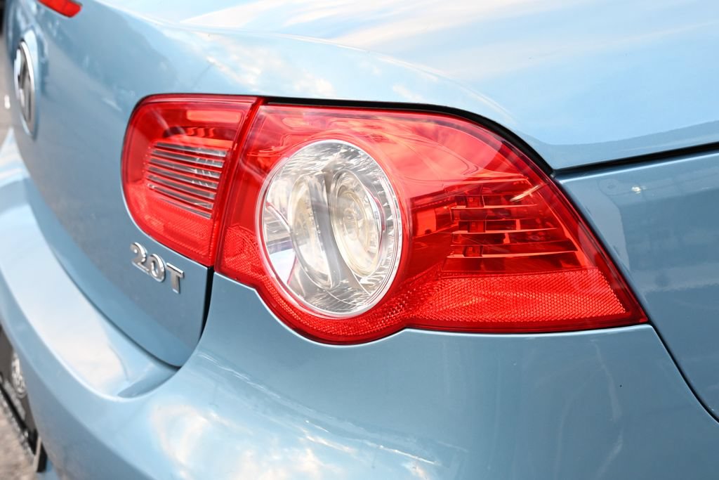 Used 2007 Volkswagen Eos 2.0T FWD image 32