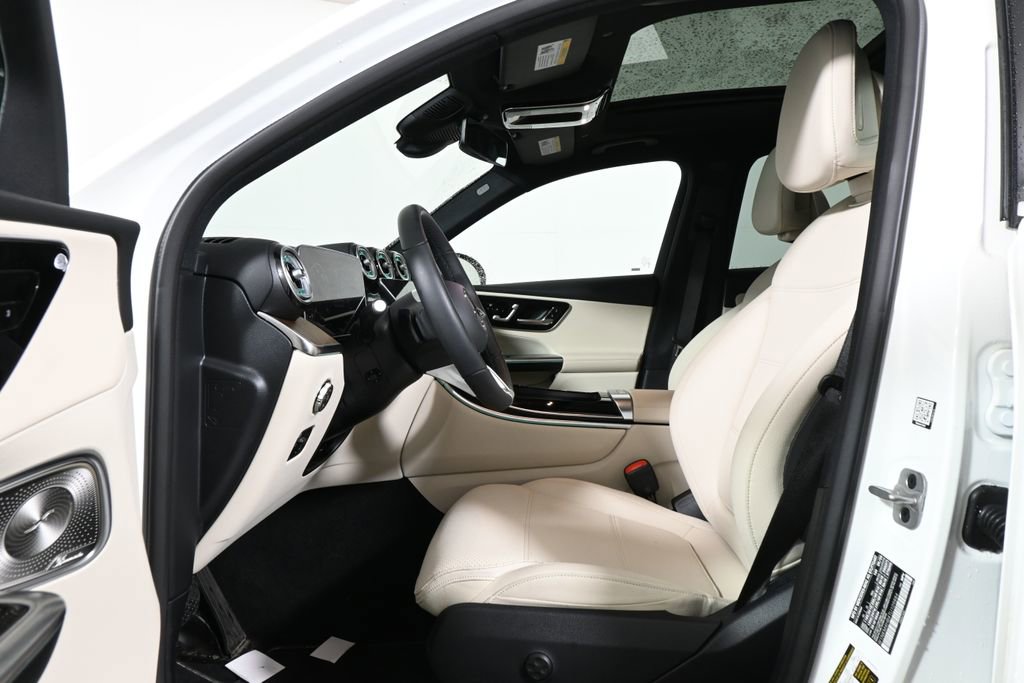 Used 2026 Mercedes-Benz GLC 300 4MATIC image 3