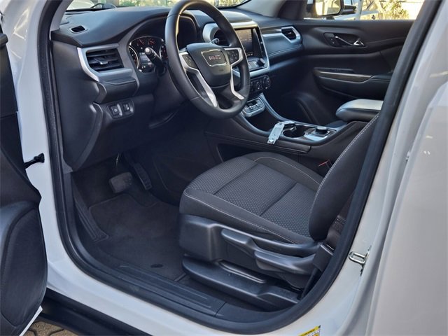 Used 2023 GMC Acadia SLE image 13