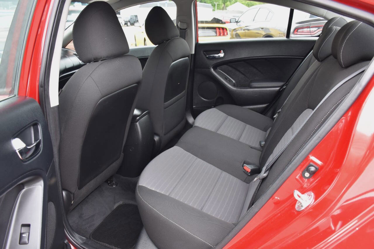 Used 2017 Kia Forte S FWD image 14