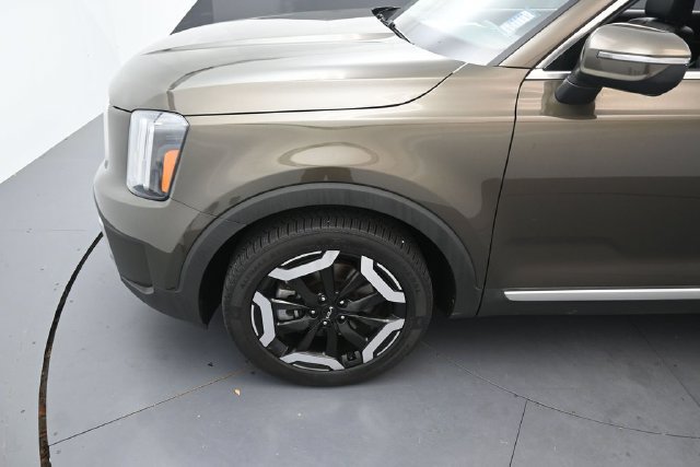 Used 2023 Kia Telluride S FWD image 9