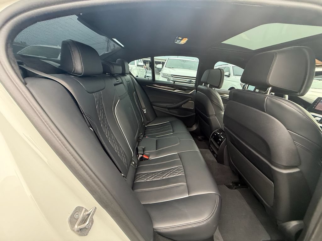 Used 2022 BMW M550i xDrive w/ Executive Package AWD/4WD image 21