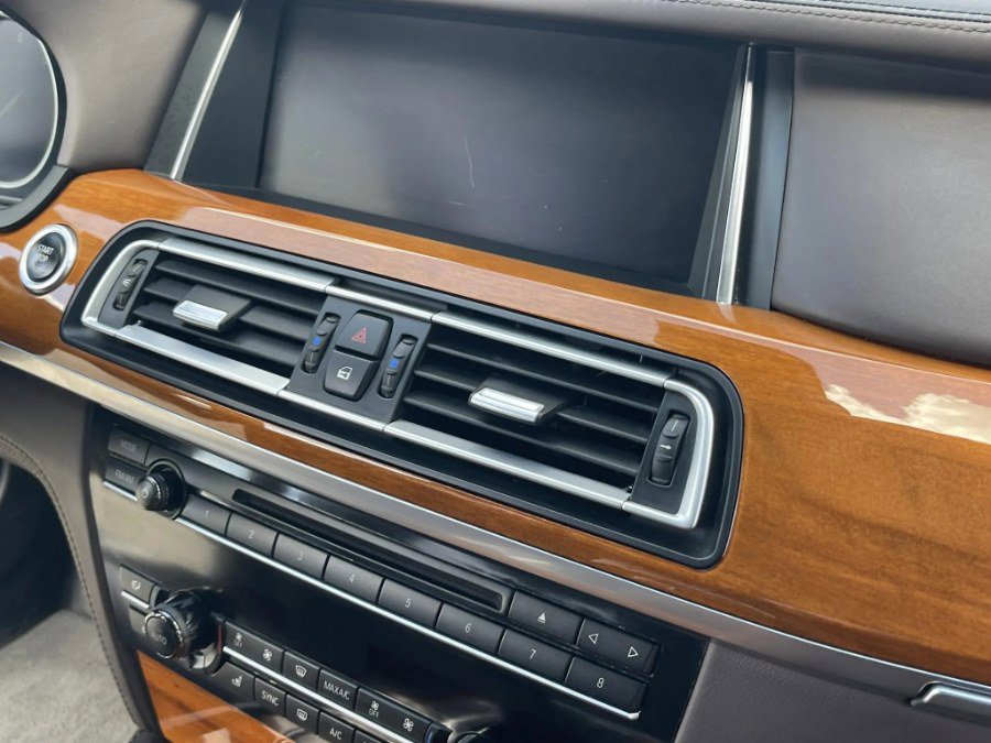 Used 2014 BMW 760Li image 32