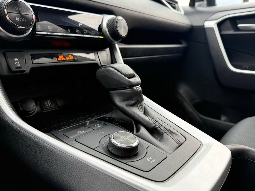 Used 2025 Toyota RAV4 XLE image 20