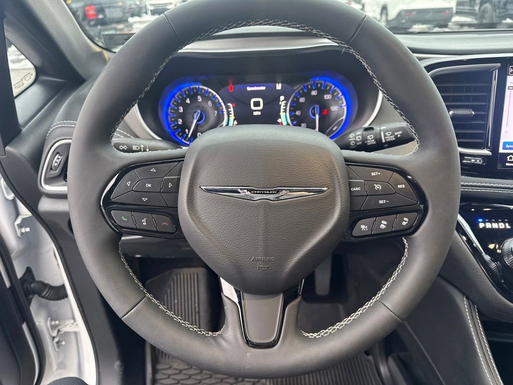Used 2024 Chrysler Pacifica Limited w/ S Appearance Package image 35
