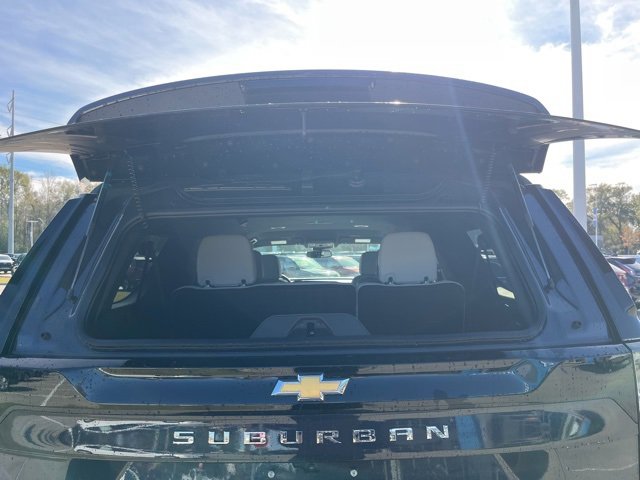 New 2025 Chevrolet Suburban Premier image 6