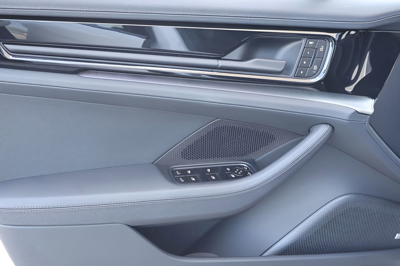Used 2024 Porsche Panamera 4 image 10