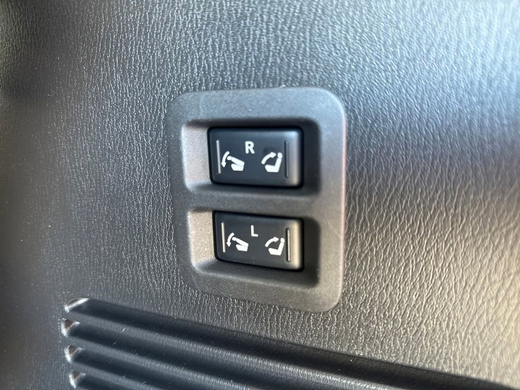 Used 2023 Nissan Armada Platinum w/ Cargo Package image 31