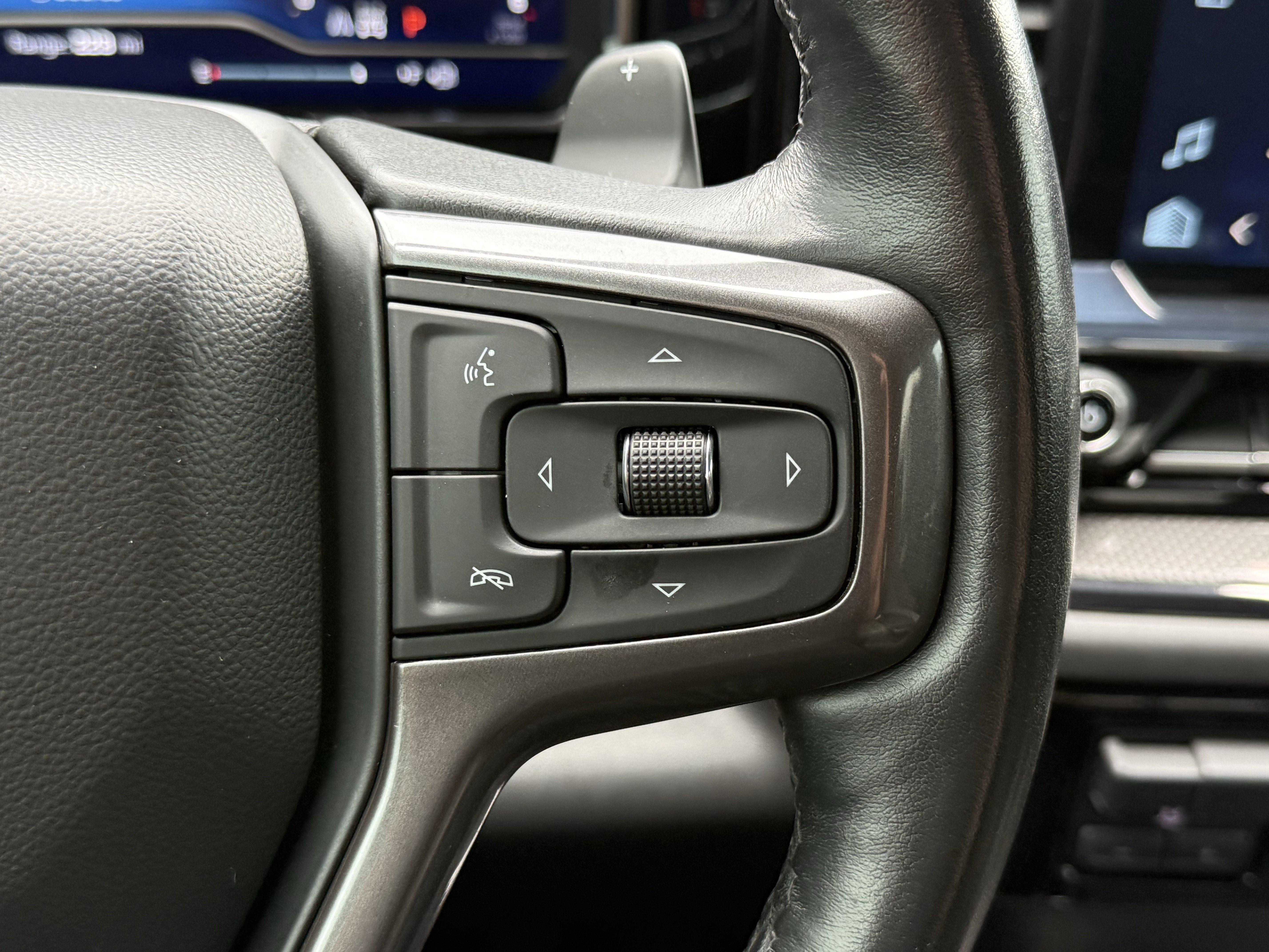 Used 2022 Chevrolet Silverado 1500 ZR2 w/ Technology Package image 25