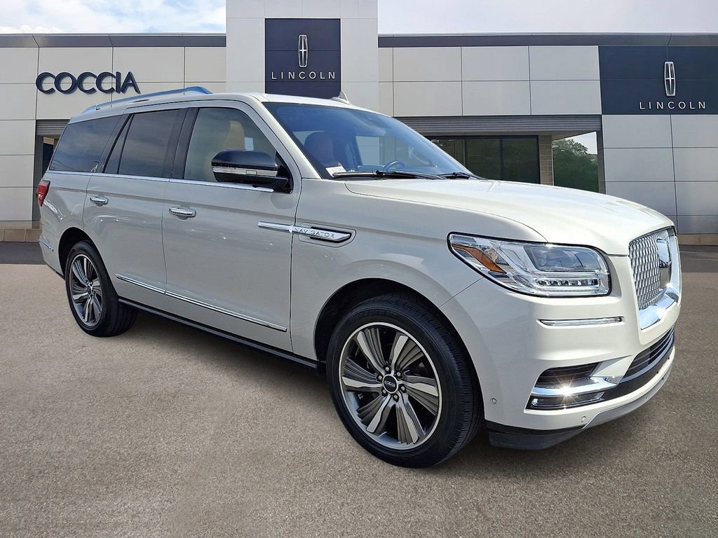 Used 2019 Lincoln Navigator Reserve image 3