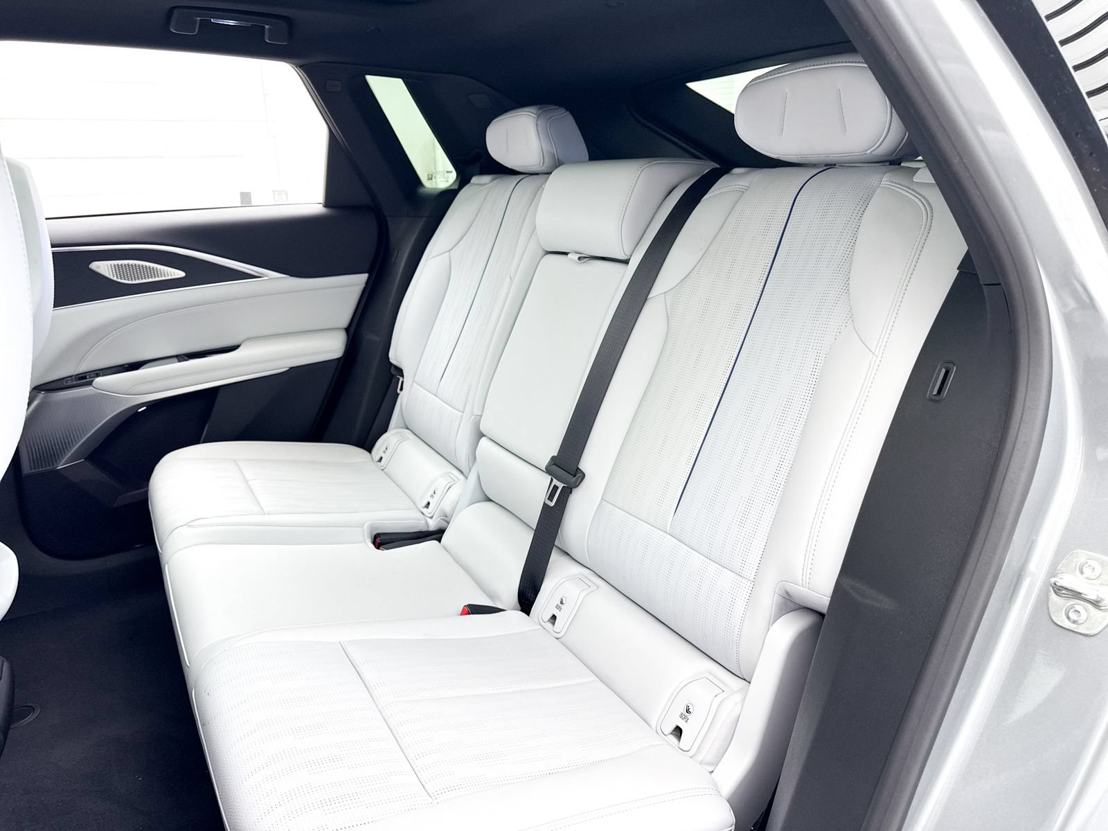 Used 2024 Cadillac Lyriq Luxury AWD/4WD image 28