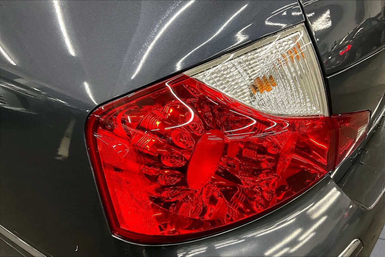 Used 2010 INFINITI M35 w/ Technology Pkg RWD image 28