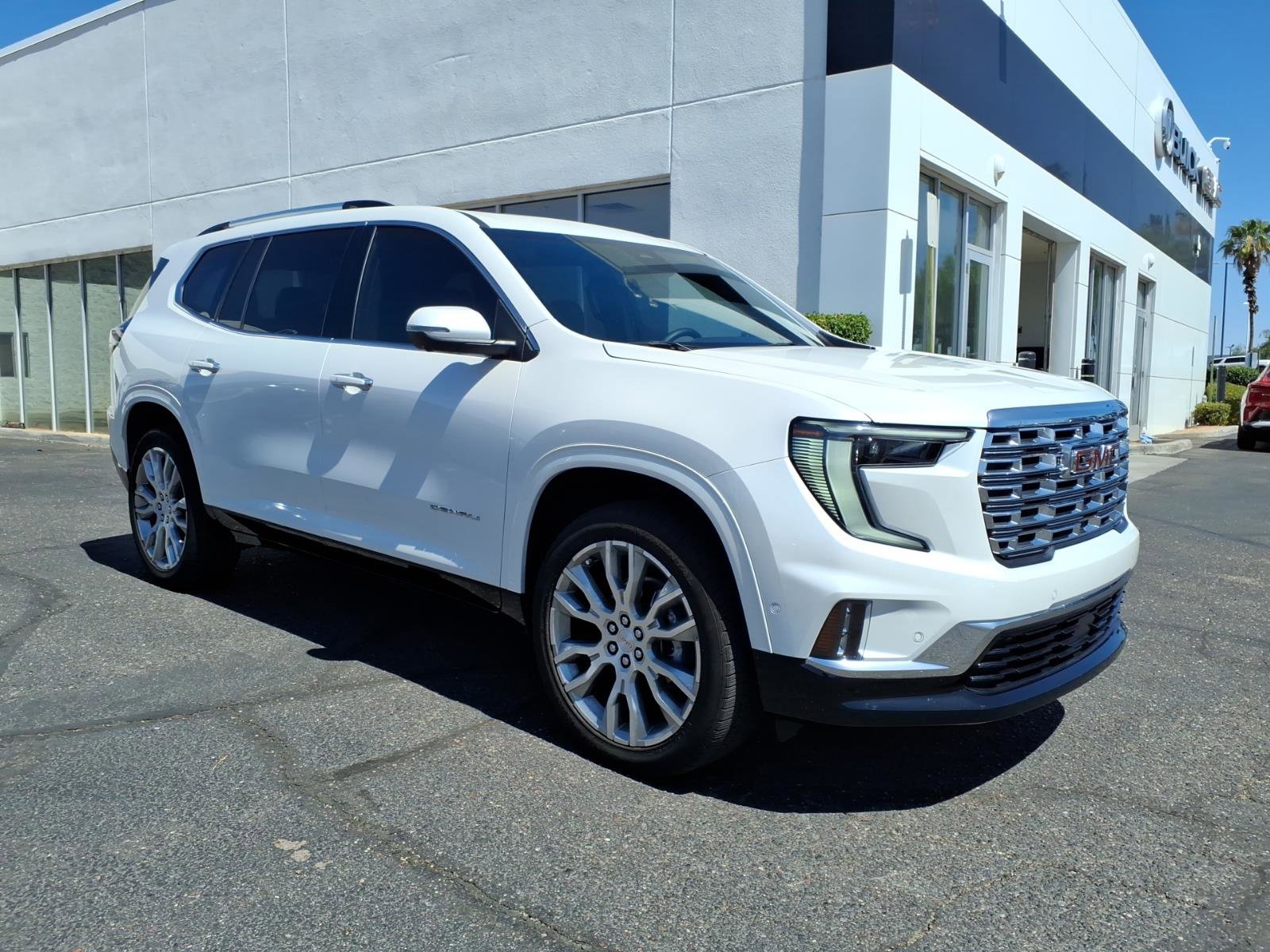Used 2025 GMC Acadia Denali w/ Super Cruise Package FWD image 3