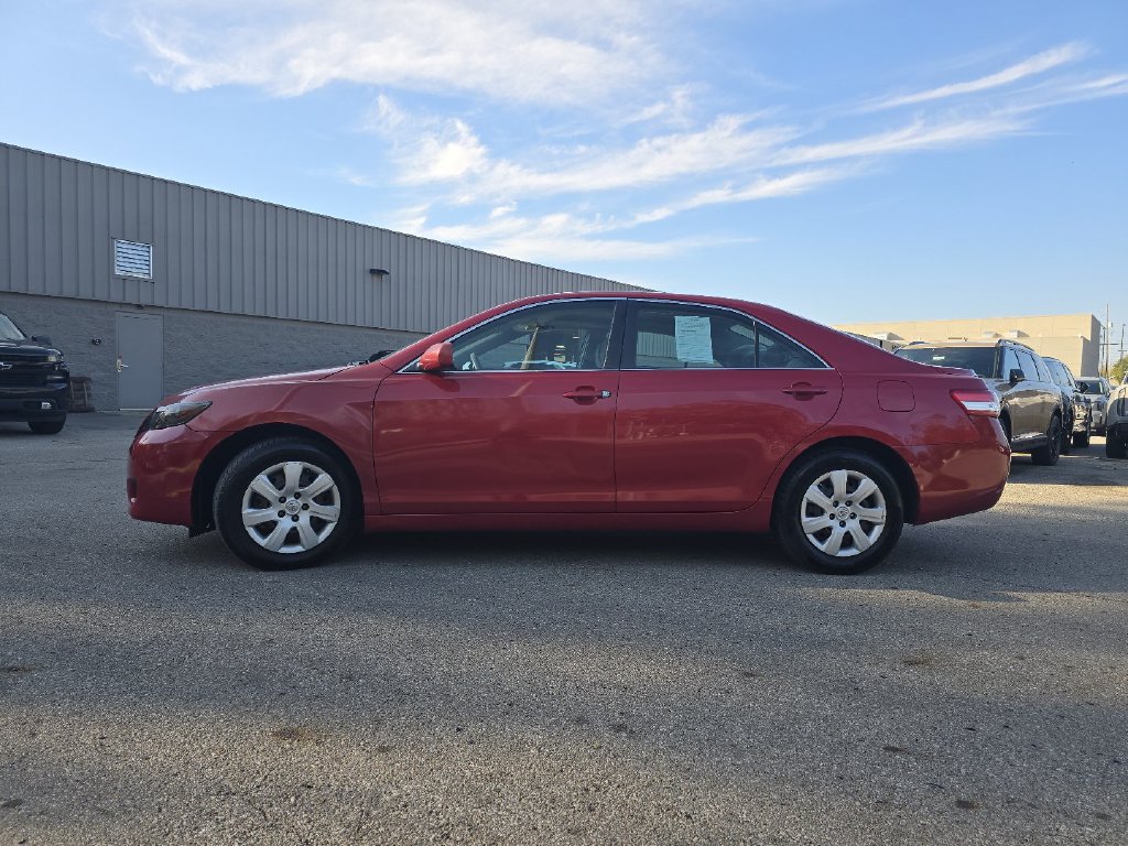 Used 2011 Toyota Camry LE FWD image 9