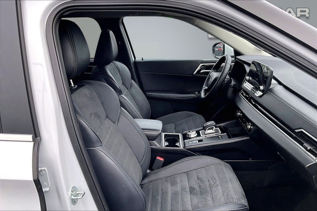 Used 2025 Mitsubishi Outlander LE image 7