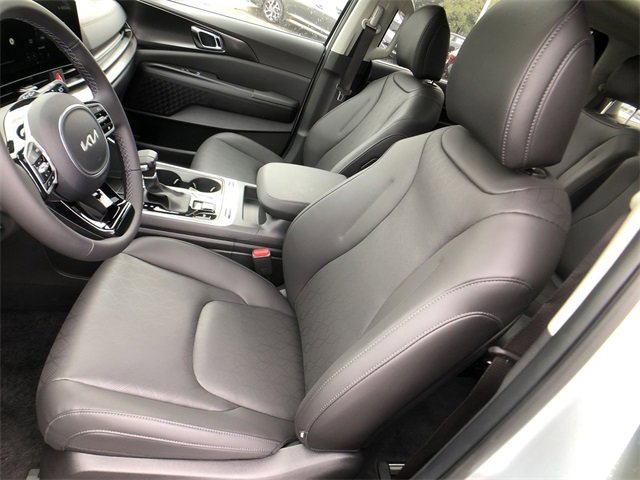 New 2026 Kia Carnival SX w/ SX Dark Edition Package image 11