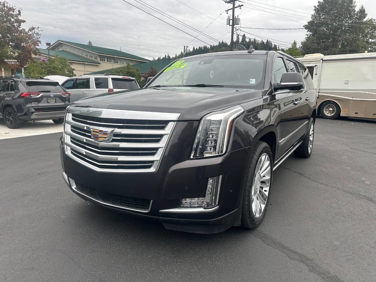 Used 2017 Cadillac Escalade ESV Platinum image 4