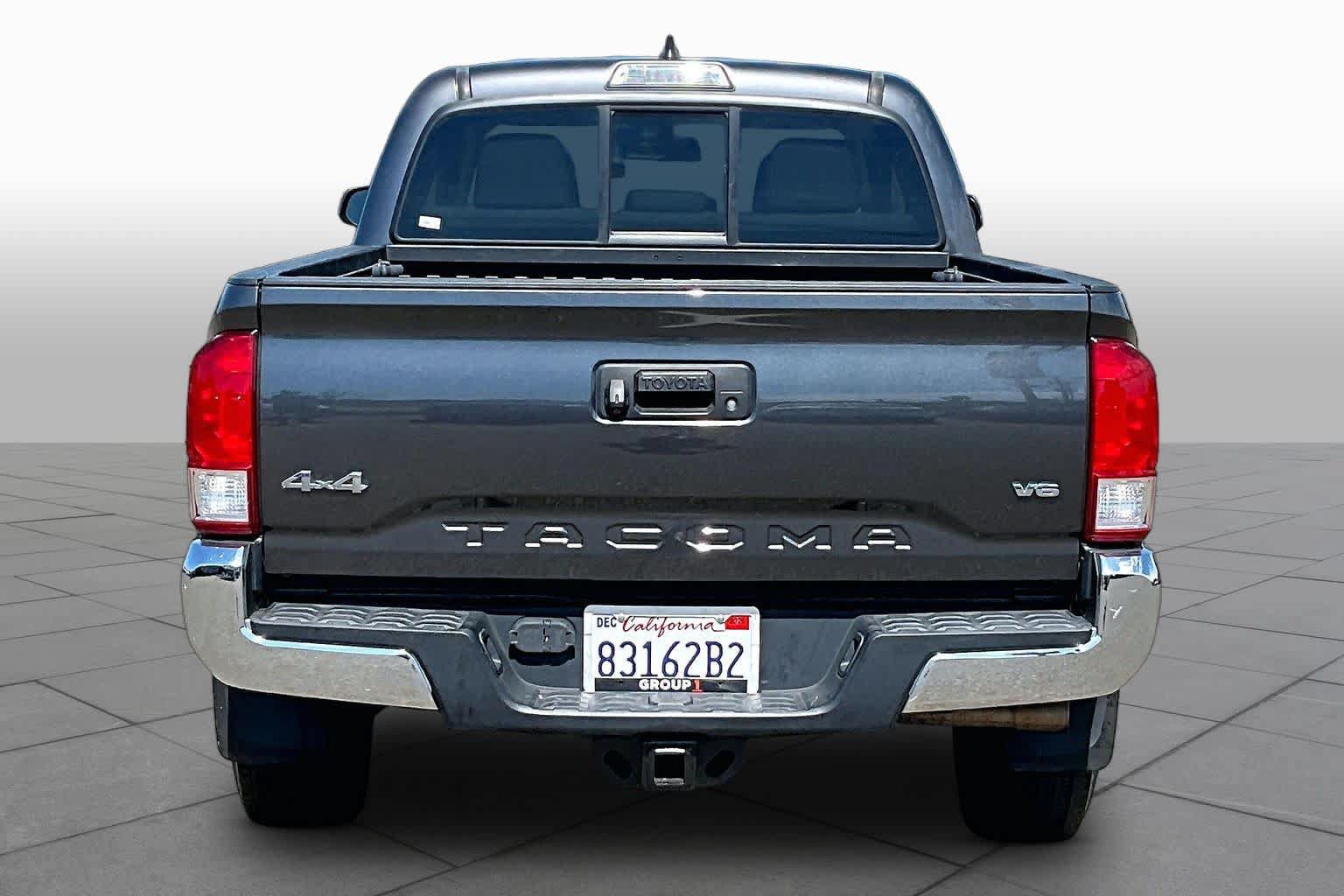 Used 2017 Toyota Tacoma SR5 AWD/4WD image 4