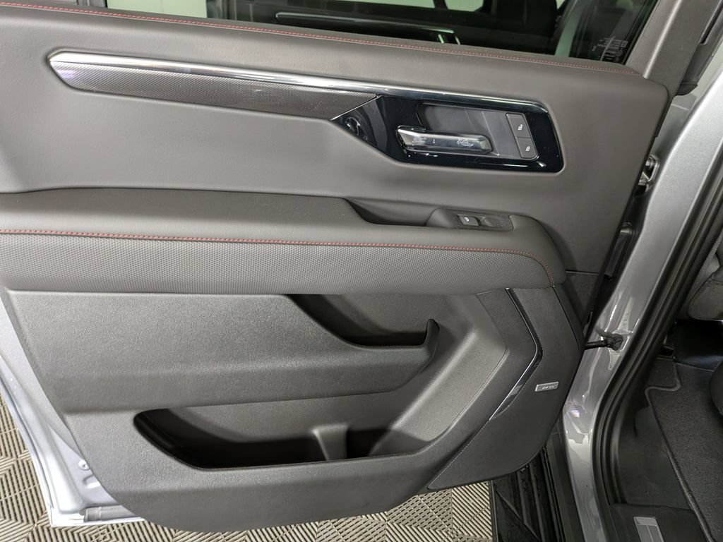 New 2026 Chevrolet Suburban RST w/ RST Capability Package AWD/4WD image 29