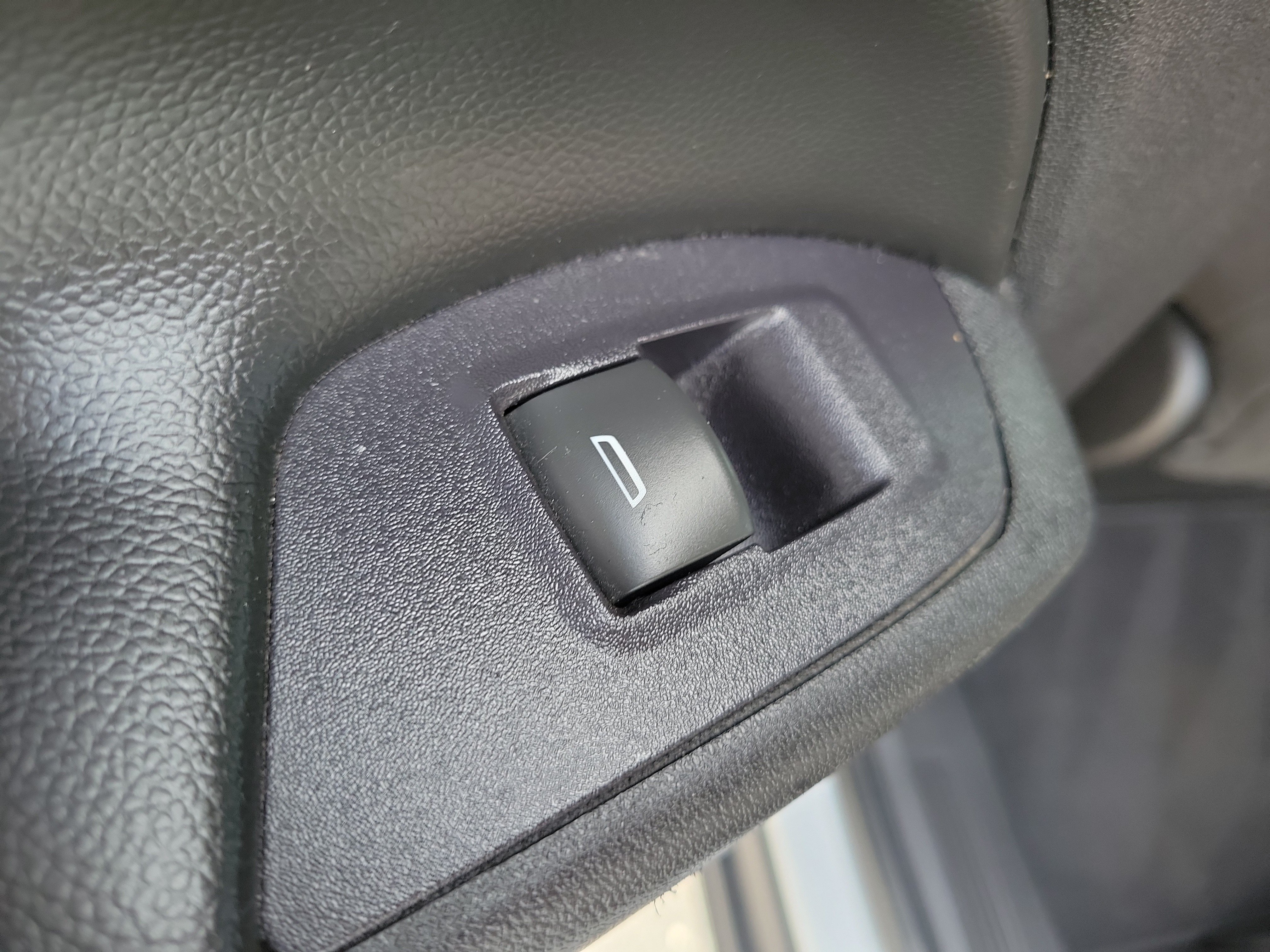 Used 2018 Chevrolet Equinox LT FWD image 15