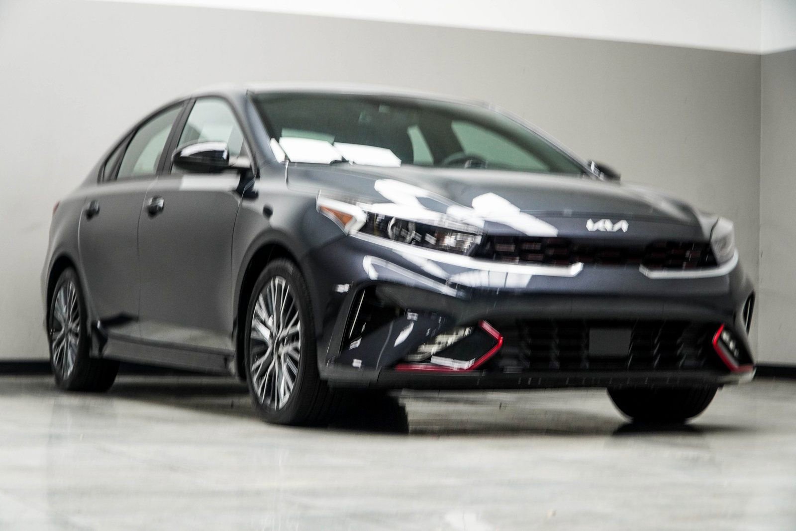 Used 2023 Kia Forte GT-Line w/ GT-Line Premium Package image 4