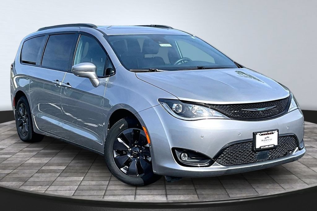 Used 2020 Chrysler Pacifica Limited w/ Advanced Safetytec Group FWD image 12