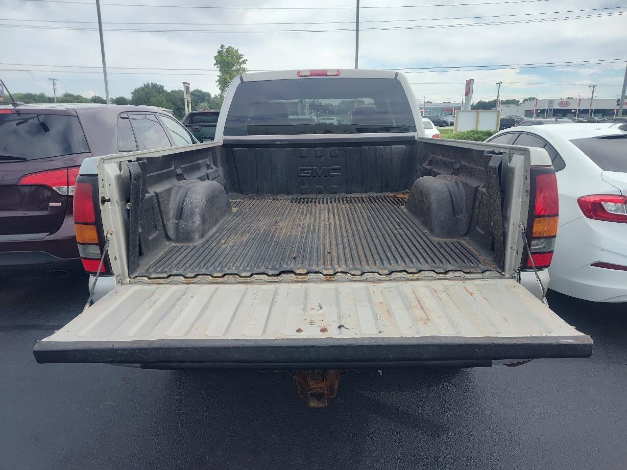 Used 2007 GMC Sierra 2500 W/T w/ Snow Plow Prep Package AWD/4WD image 8