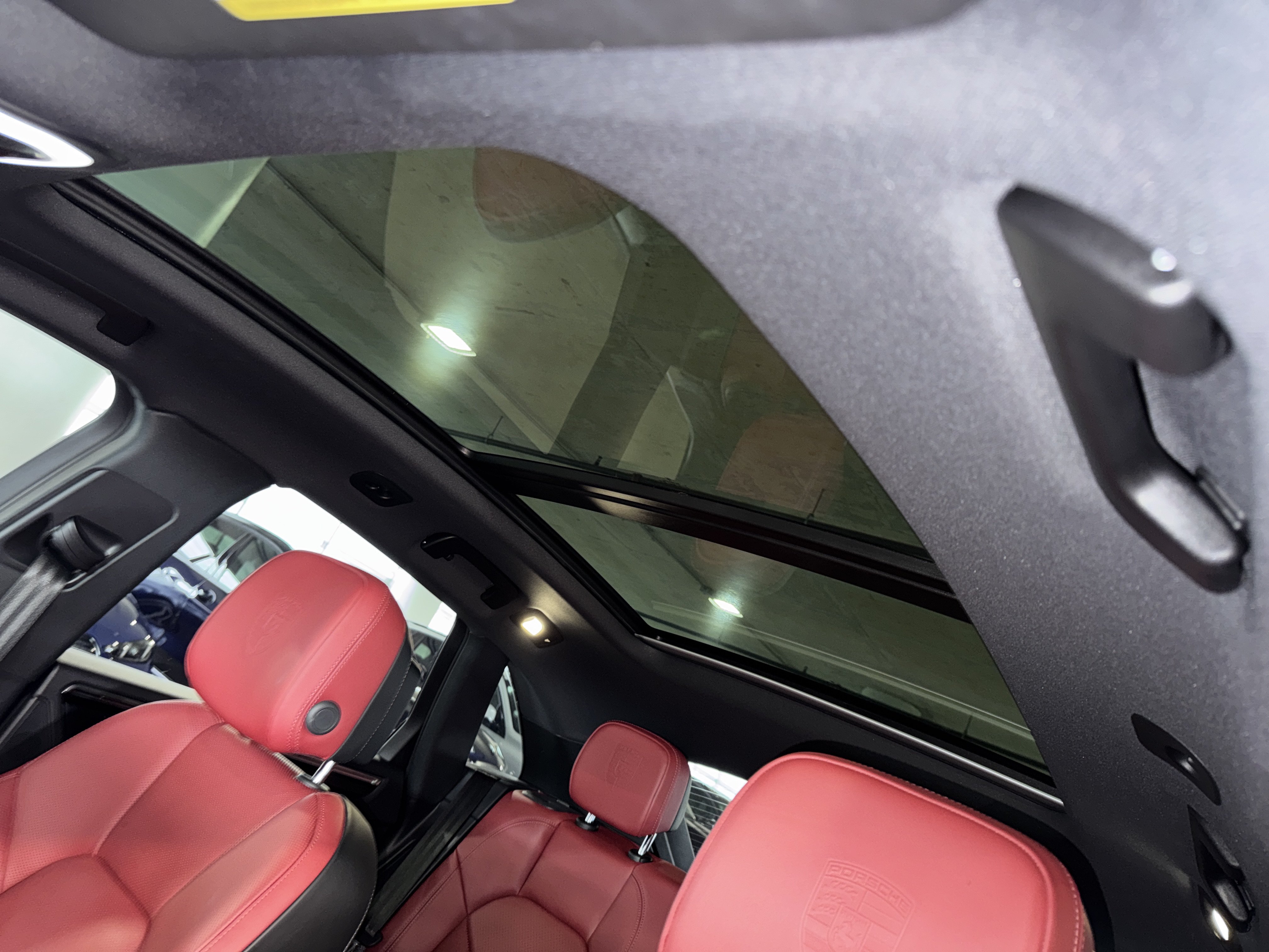 Used 2025 Porsche Macan AWD/4WD image 34