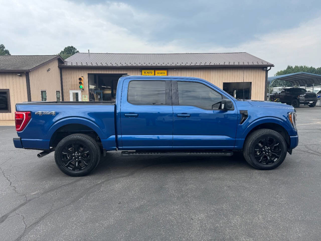 Used 2022 Ford F150 XLT w/ Equipment Group 302A High image 3