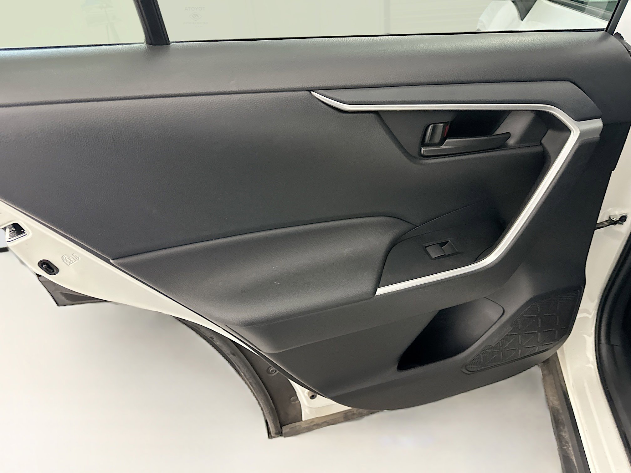 Used 2025 Toyota RAV4 LE image 27