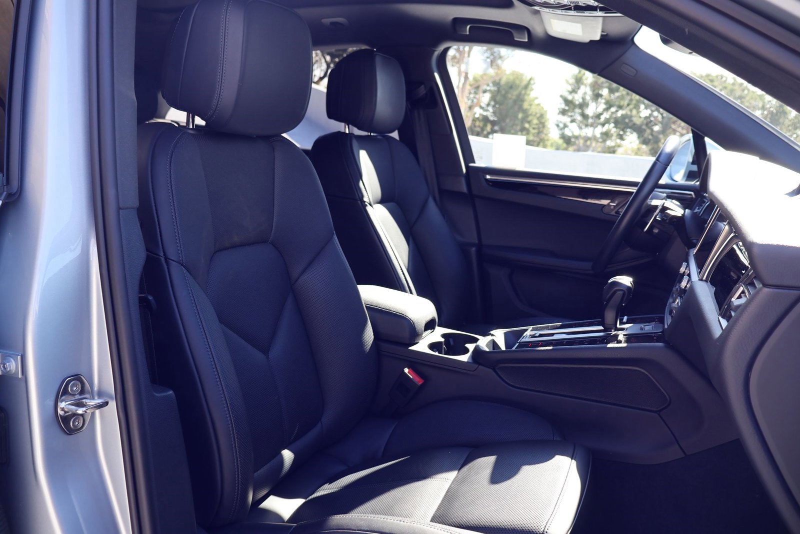 Certified 2025 Porsche Macan image 24