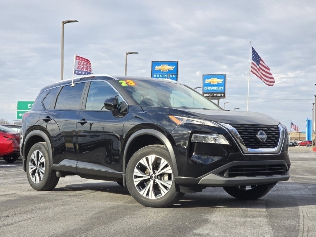 Used 2023 Nissan Rogue SV w/ SV Premium B Package image 2