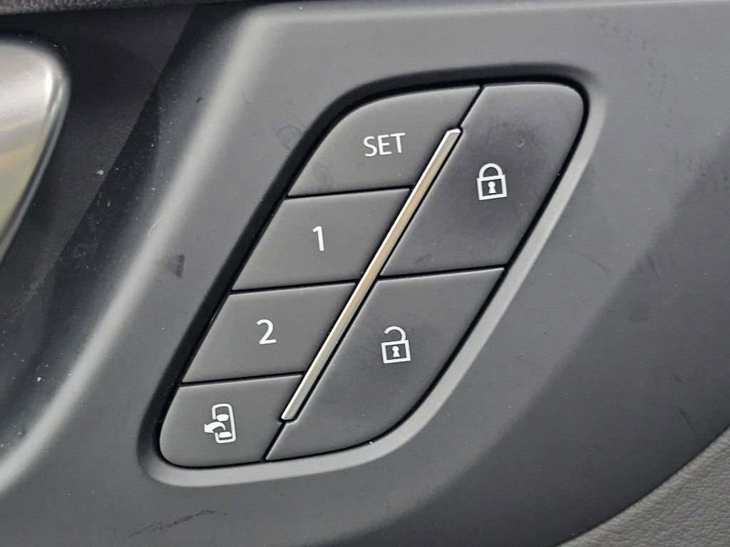 Used 2025 Buick Enclave Preferred w/ Power Package AWD/4WD image 32