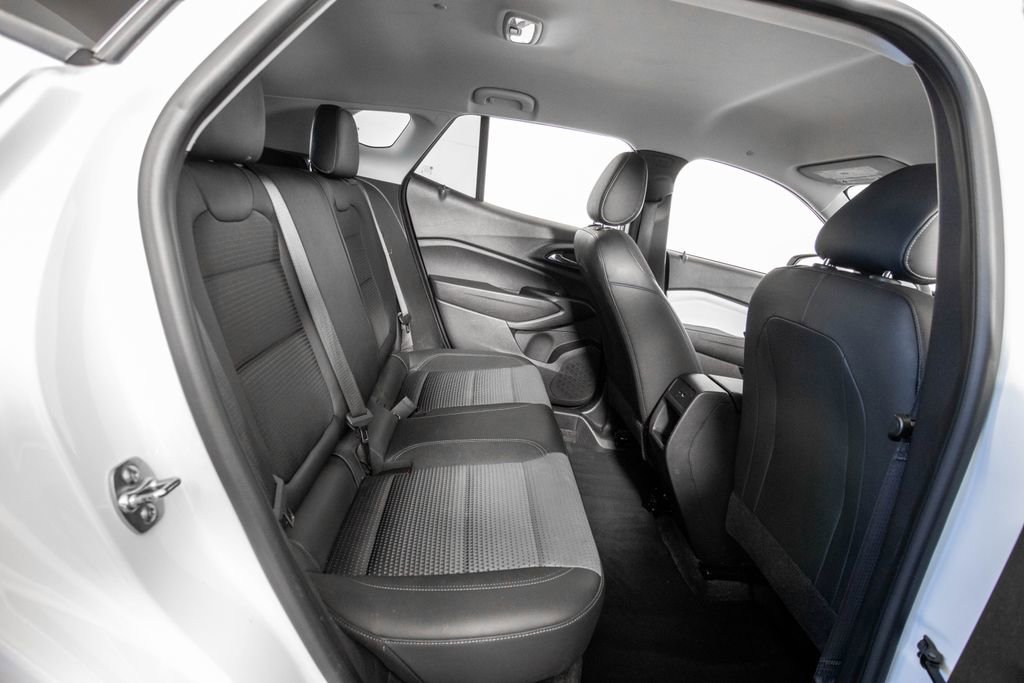 Used 2025 Chevrolet Trax LT image 12