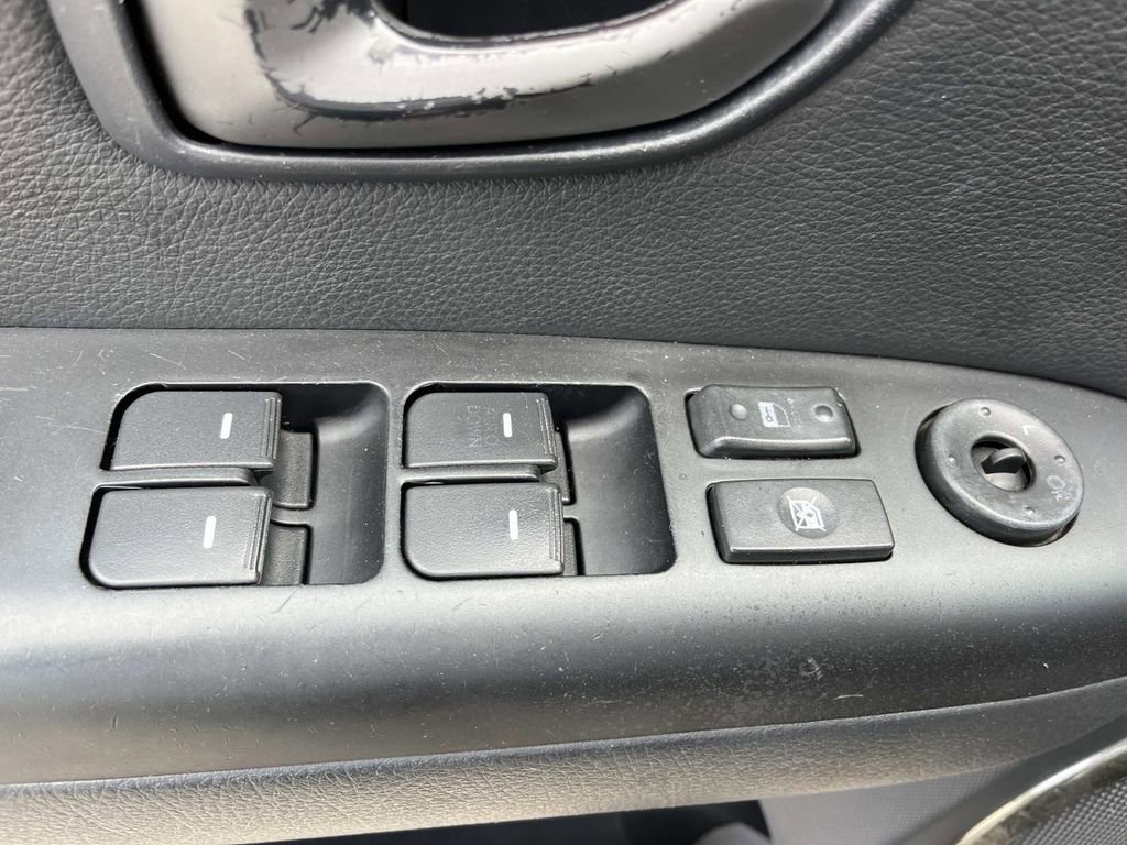 Used 2011 Kia Soul + w/ Audio Pkg image 25