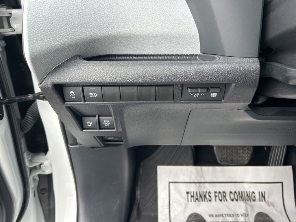 Used 2025 Toyota Sienna XLE image 7