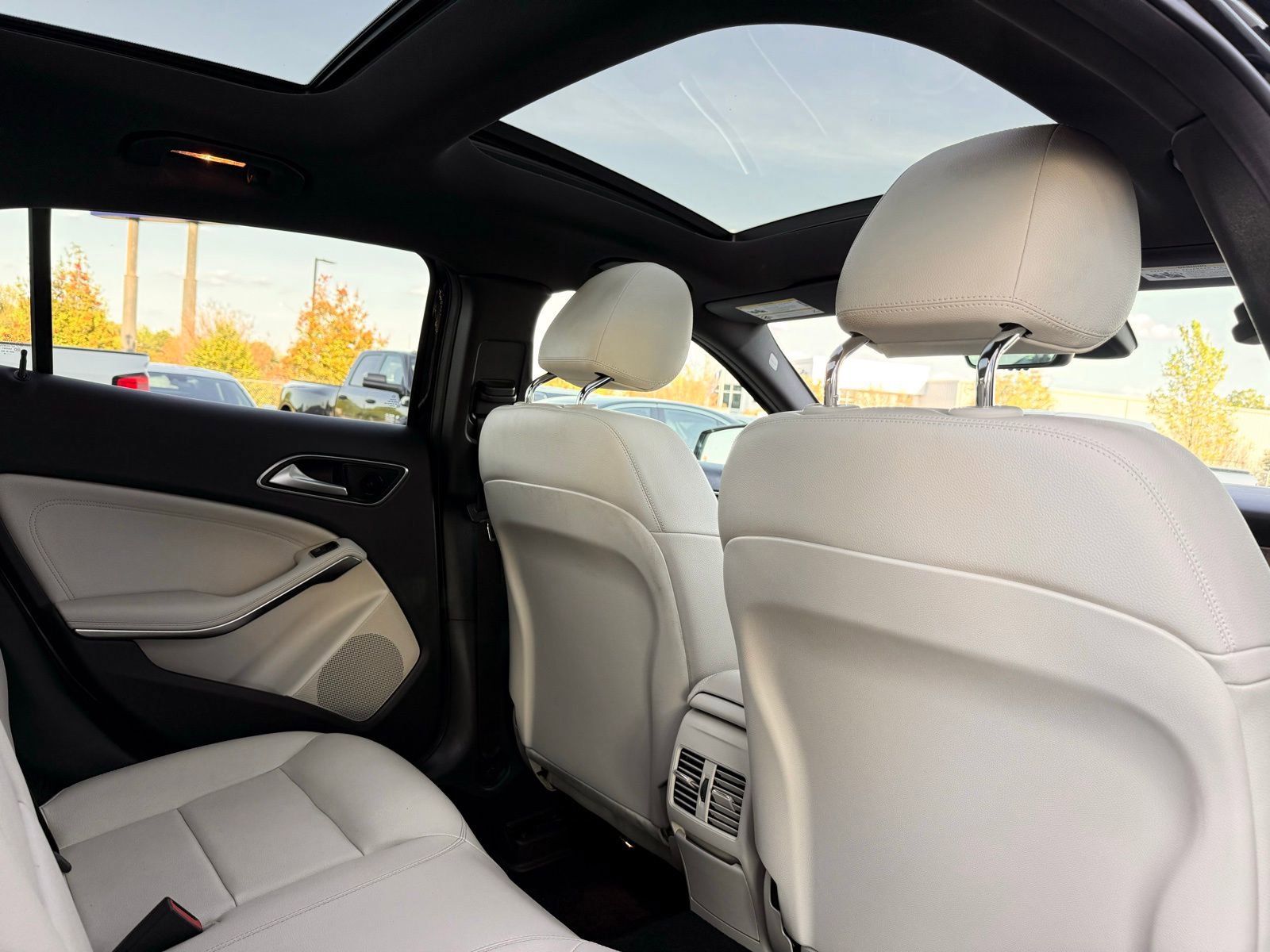 Used 2015 Mercedes-Benz GLA 250 4MATIC image 26