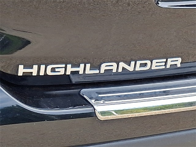 Used 2022 Toyota Highlander XLE AWD/4WD image 30