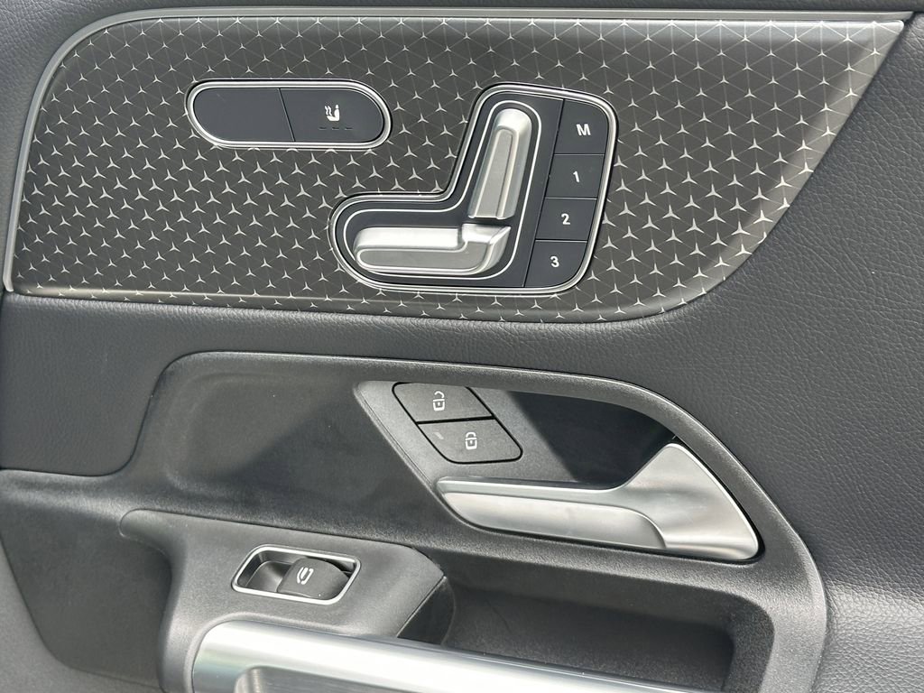 Certified 2025 Mercedes-Benz GLB 250 image 17