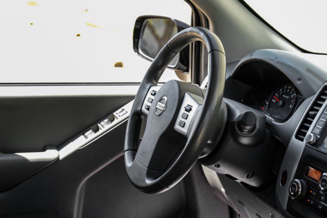 Used 2021 Nissan Frontier SV w/ Midnight Edition Floor Mats image 13