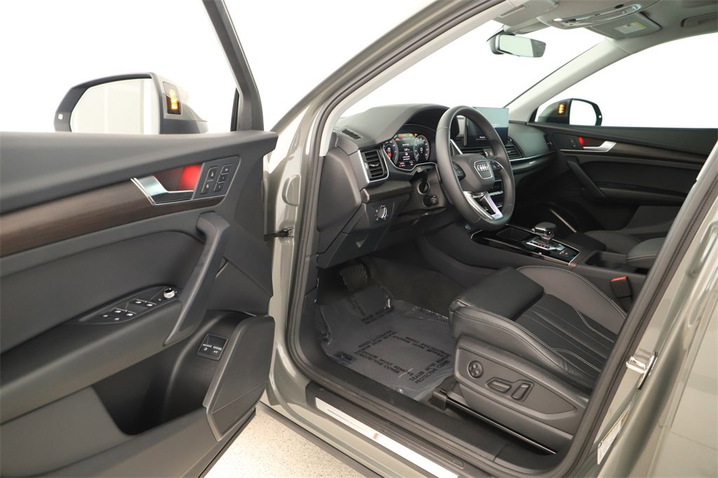 Used 2024 Audi Q5 e Premium w/ Convenience Package image 14