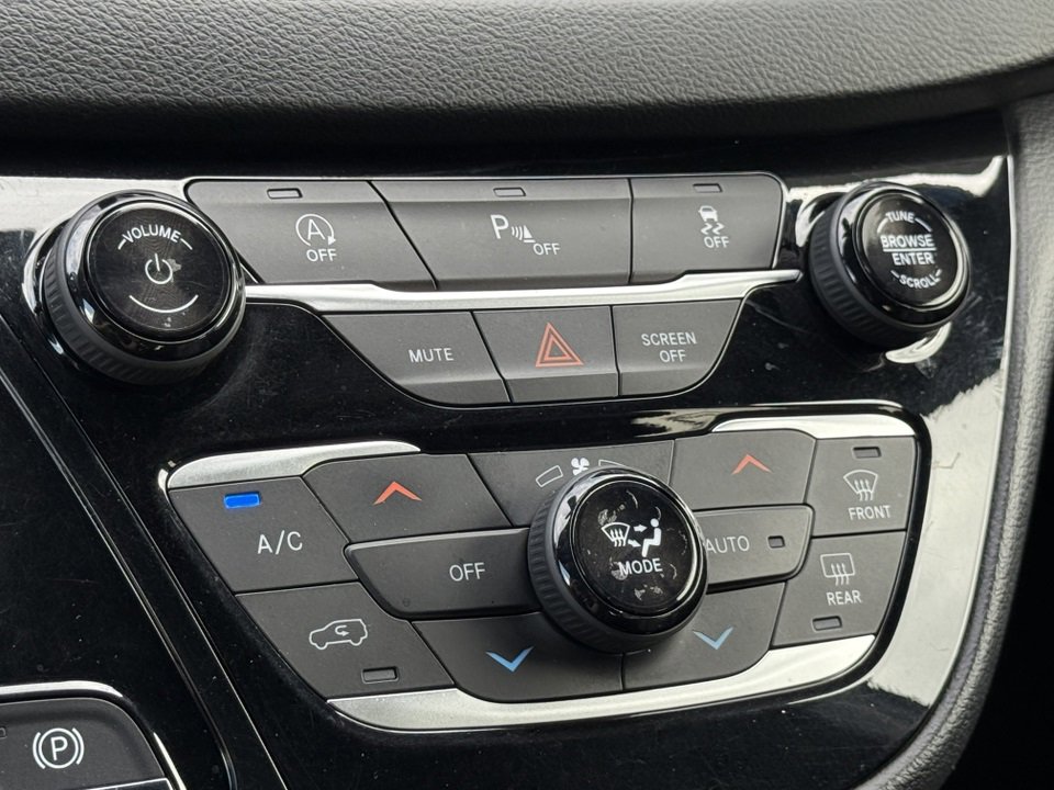 Used 2020 Chrysler Pacifica Touring-L Plus image 31