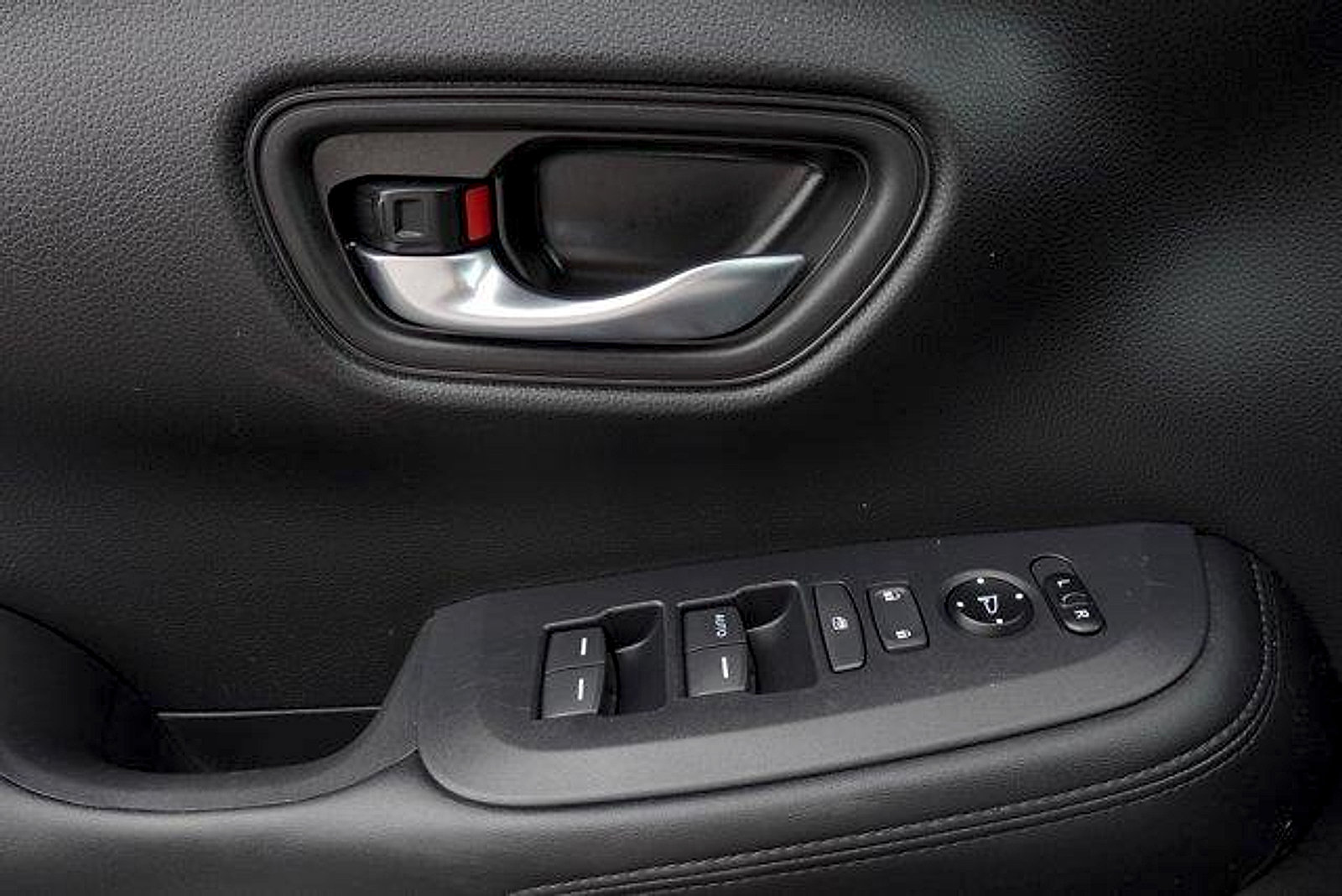 Used 2025 Honda HR-V LX image 11