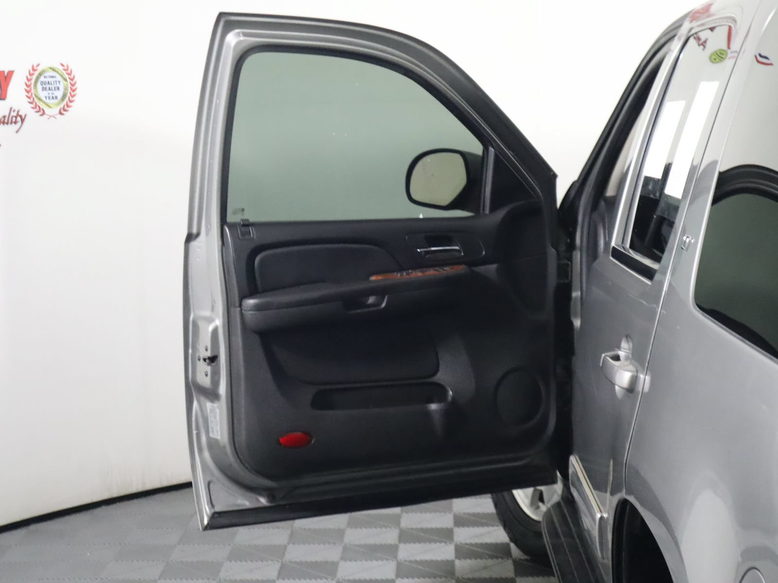 Used 2009 Chevrolet Tahoe LT AWD/4WD image 15