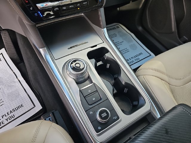 Certified 2024 Ford Explorer Platinum w/ Technology Package AWD/4WD image 31
