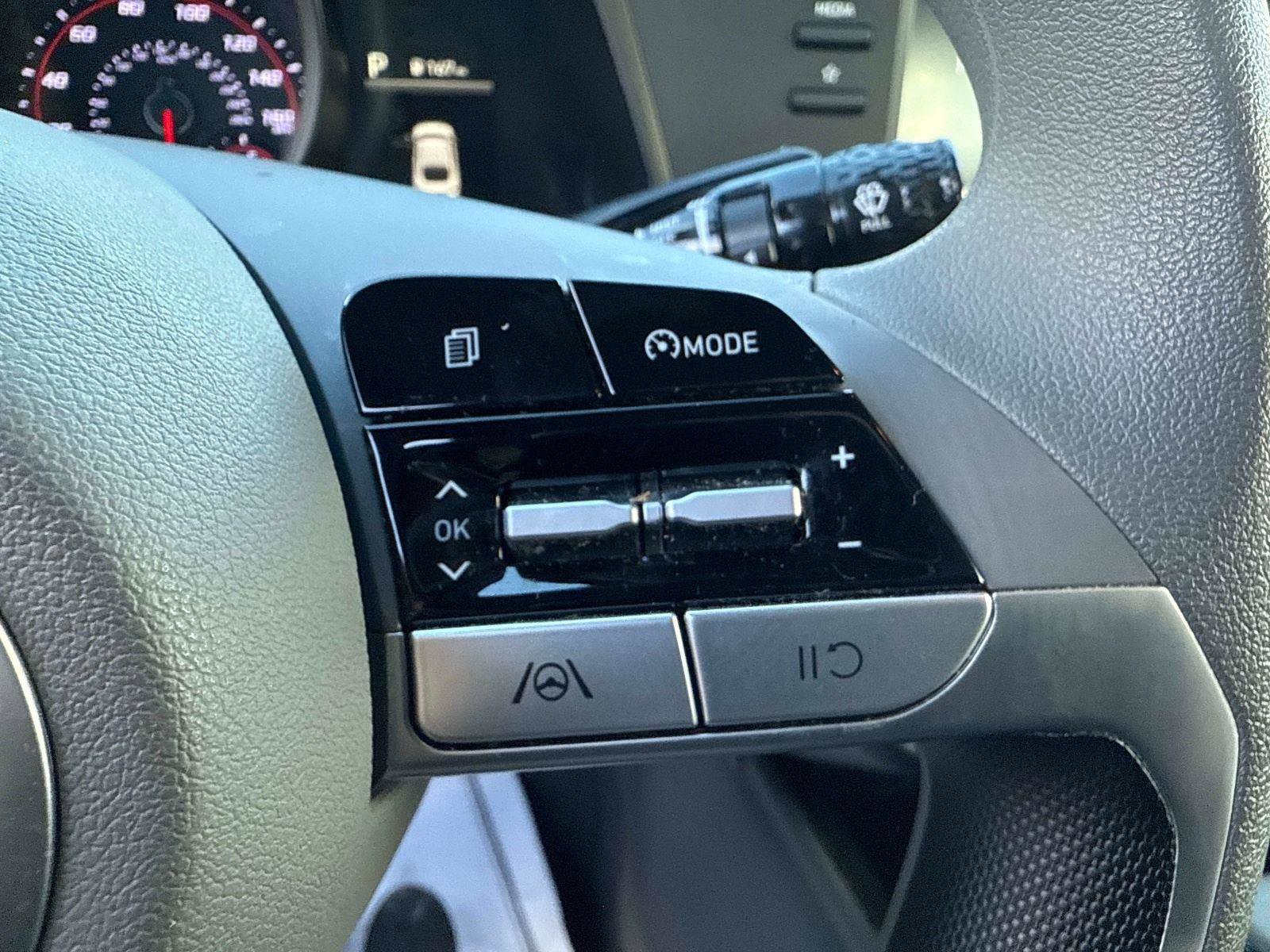 Used 2023 Hyundai Elantra SEL w/ Cargo Package image 26