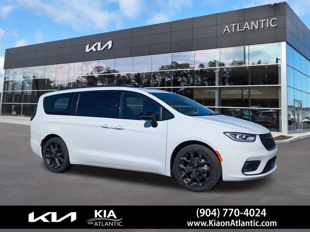 Used 2025 Chrysler Pacifica Limited